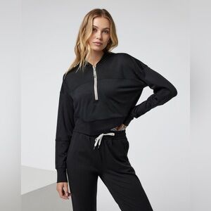 VUORI HALO Half Zipped Cropped Hoodie! Women’s small! Black Heather!